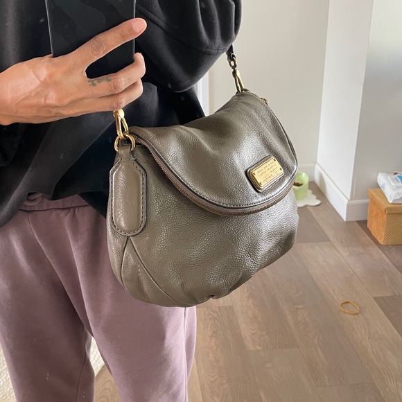 Marc by Marc Jacobs Natasha Taupe Leather Bag with Gold Plaque - Picture 15 of 16